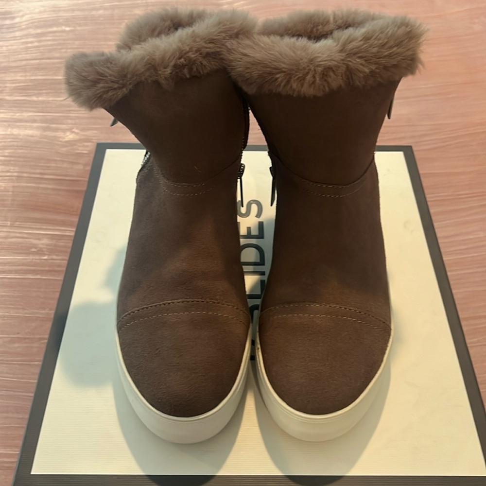 J/SLIDES NYC WATERPROOF FUR BOOTIES